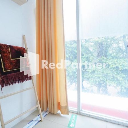 Eascot Hotel Mitra Reddoorz Jakarta Luaran gambar