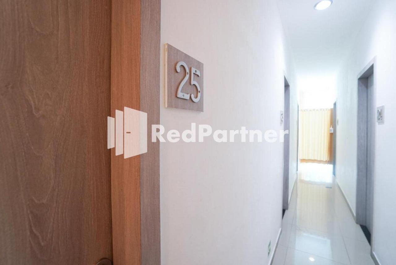 Eascot Hotel Mitra Reddoorz Jakarta Luaran gambar