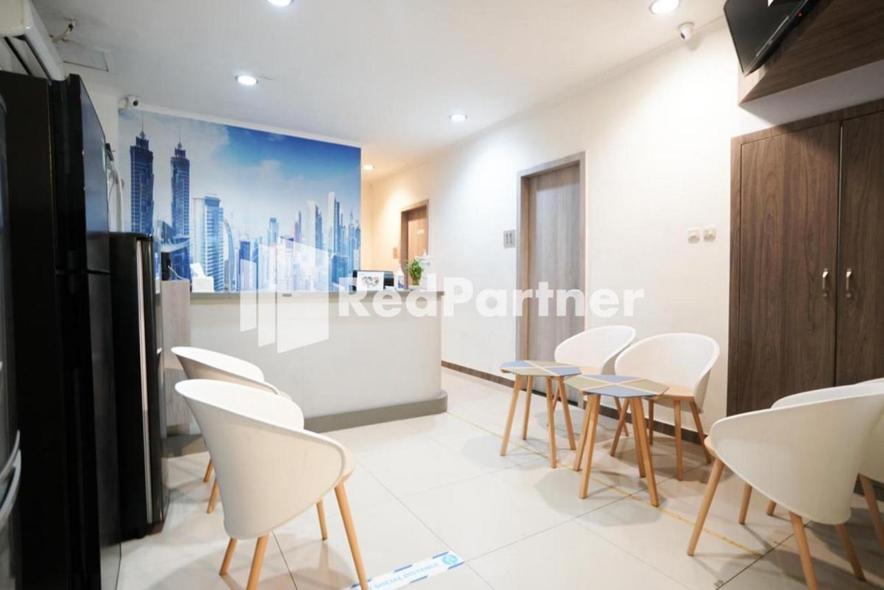 Eascot Hotel Mitra Reddoorz Jakarta Luaran gambar