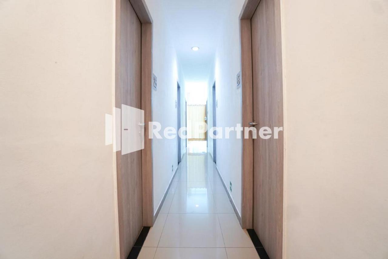 Eascot Hotel Mitra Reddoorz Jakarta Luaran gambar