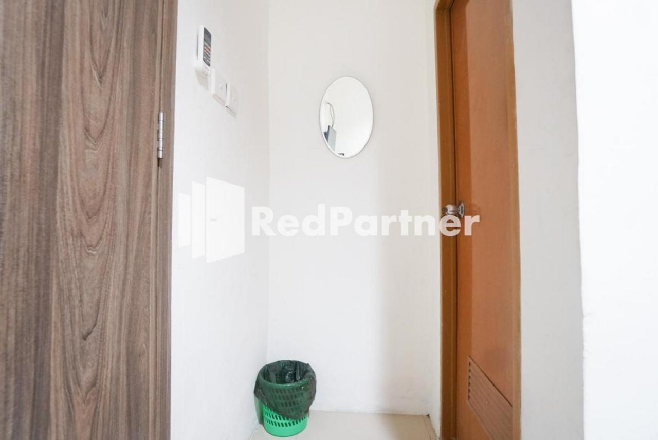Eascot Hotel Mitra Reddoorz Jakarta Luaran gambar