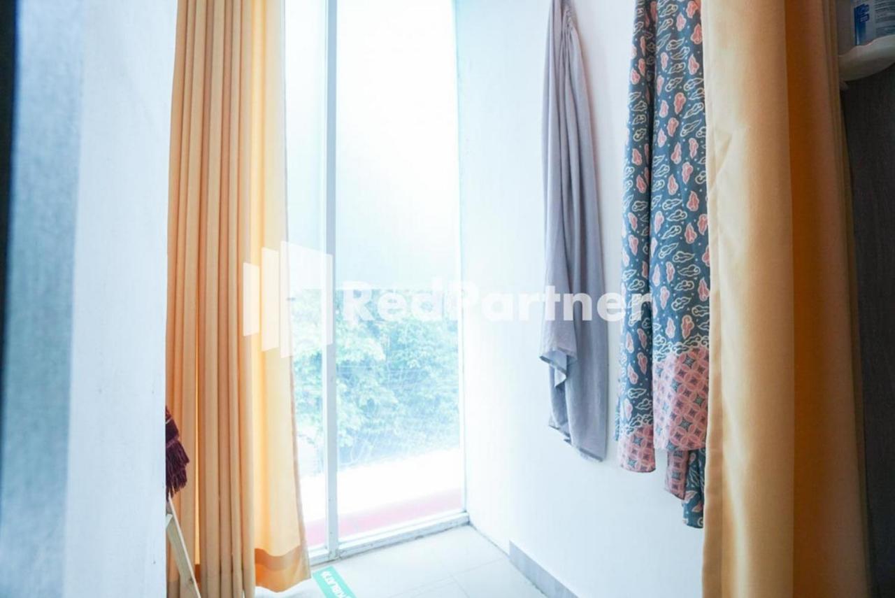 Eascot Hotel Mitra Reddoorz Jakarta Luaran gambar