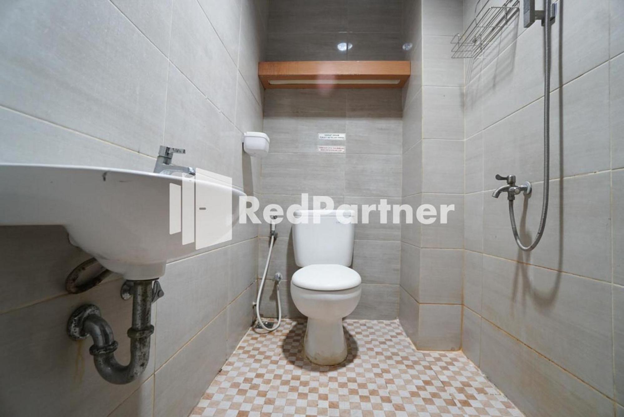 Eascot Hotel Mitra Reddoorz Jakarta Bilik gambar