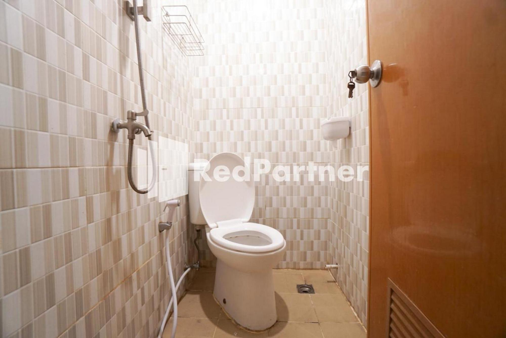 Eascot Hotel Mitra Reddoorz Jakarta Bilik gambar
