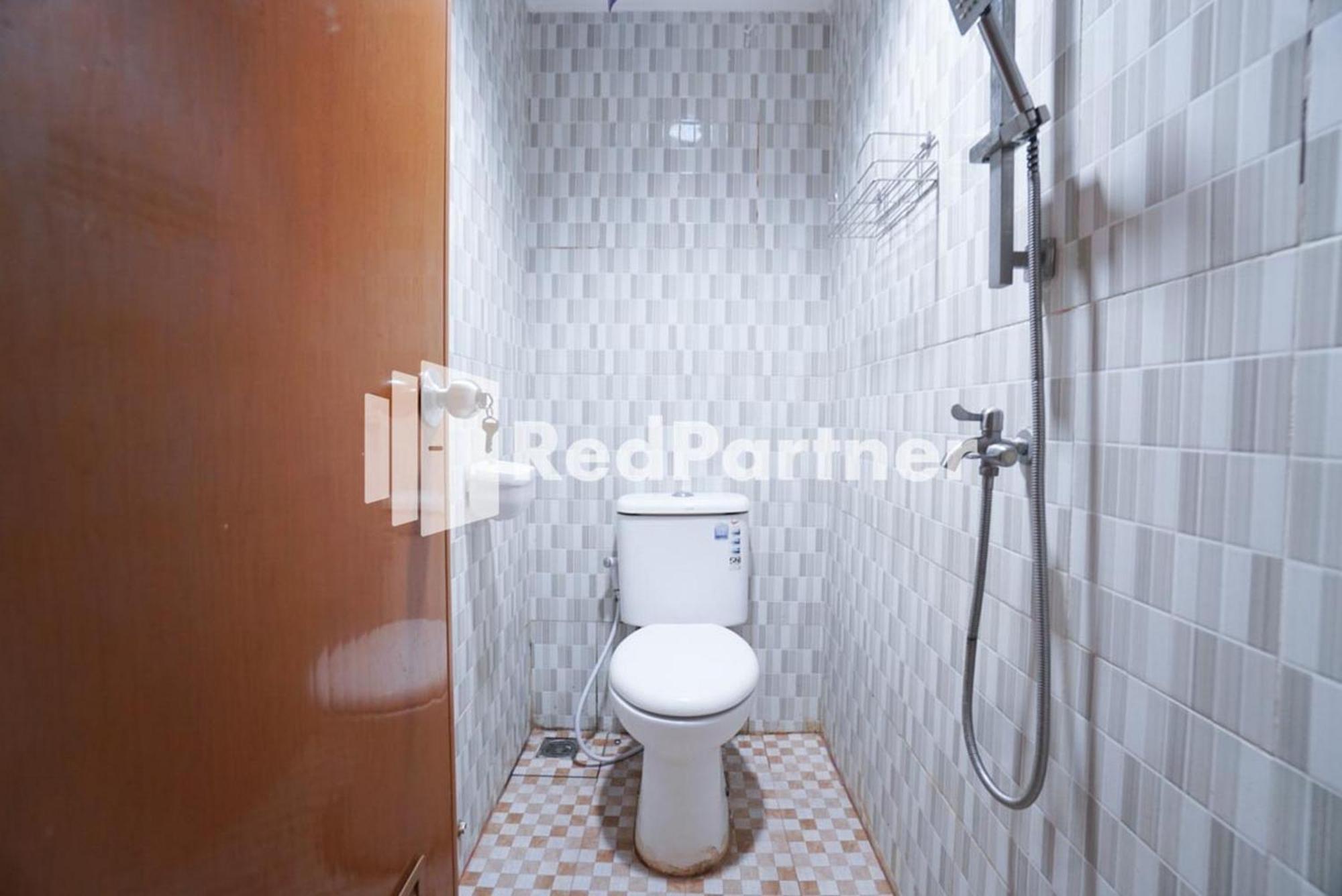 Eascot Hotel Mitra Reddoorz Jakarta Bilik gambar