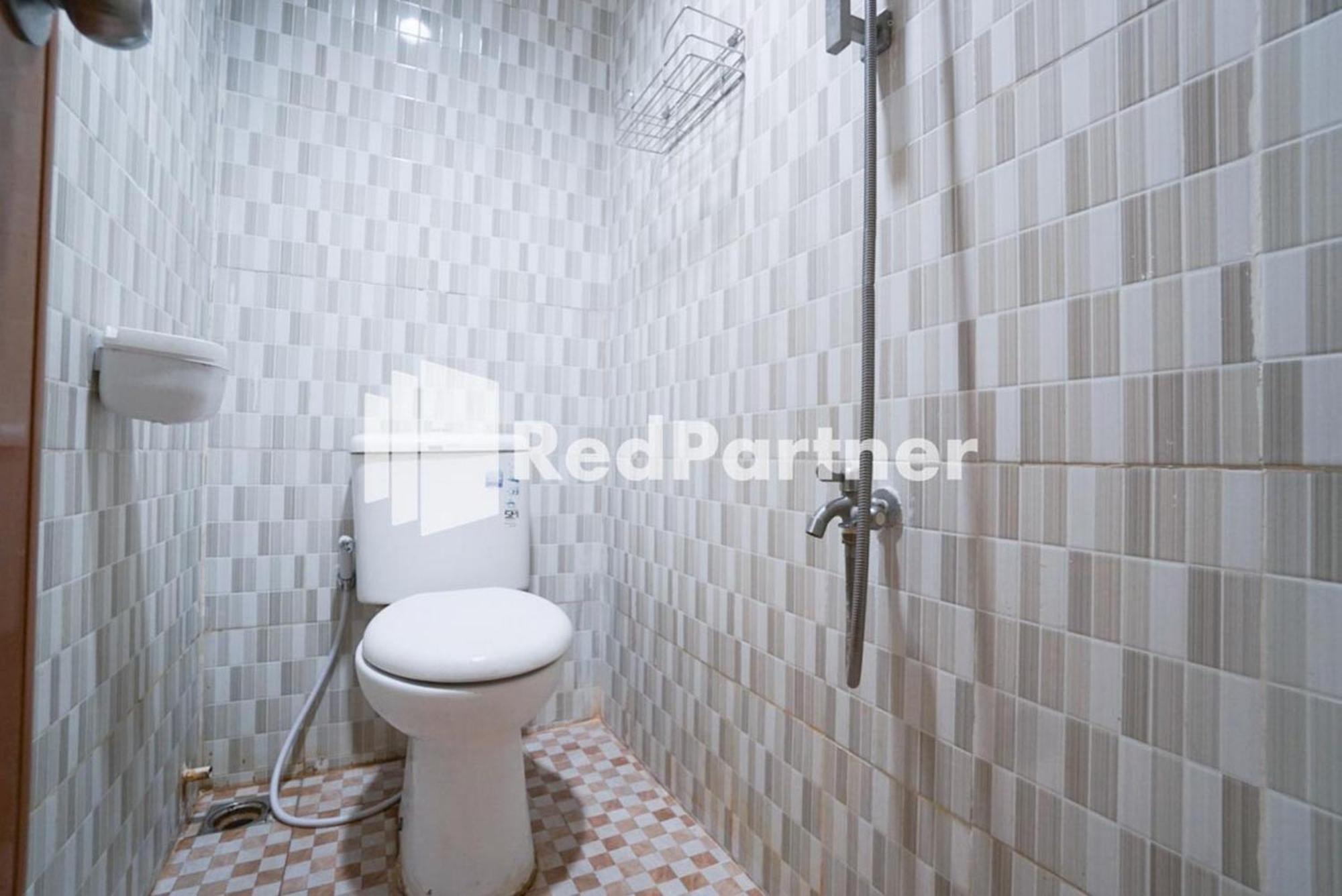 Eascot Hotel Mitra Reddoorz Jakarta Bilik gambar